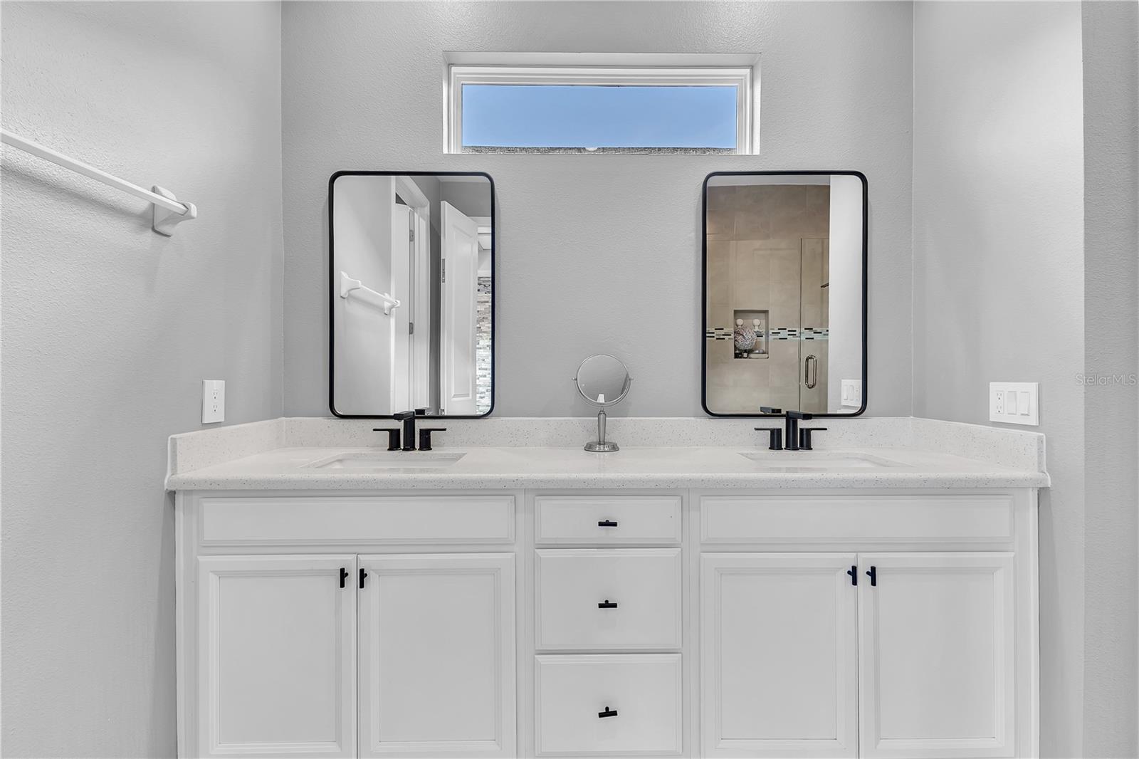 Image 33 of 54 For 15061 Valverse Alley