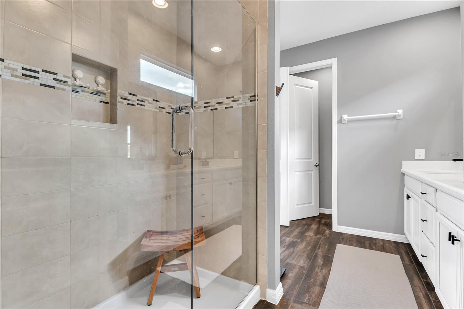 Image 35 of 54 For 15061 Valverse Alley