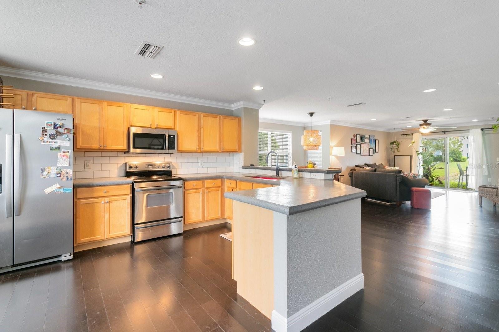 Image 4 of 24 For 5800 Lake Pointe Village Circle 601