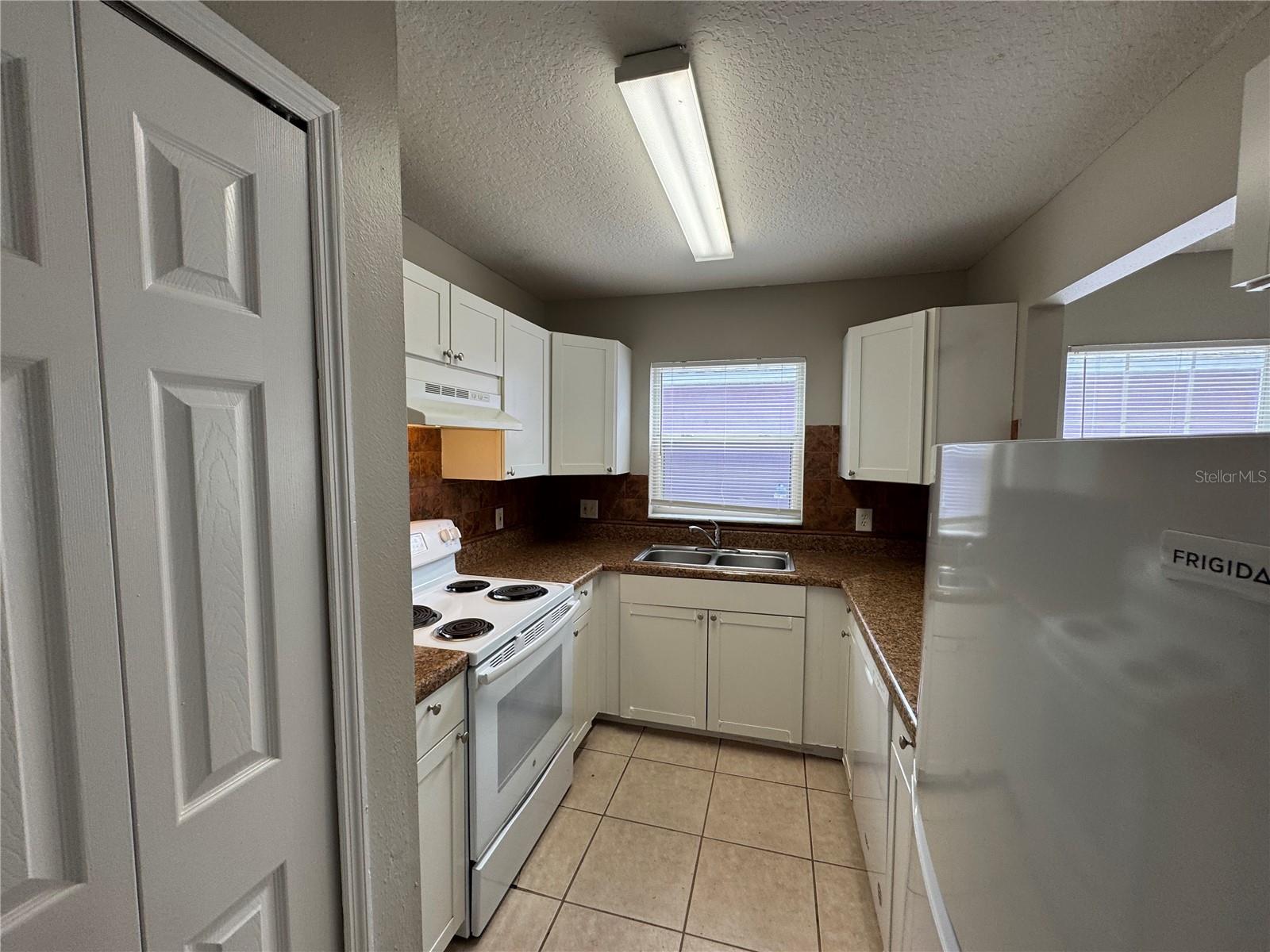 Image 7 of 24 For 1143 Fremont Park Avenue