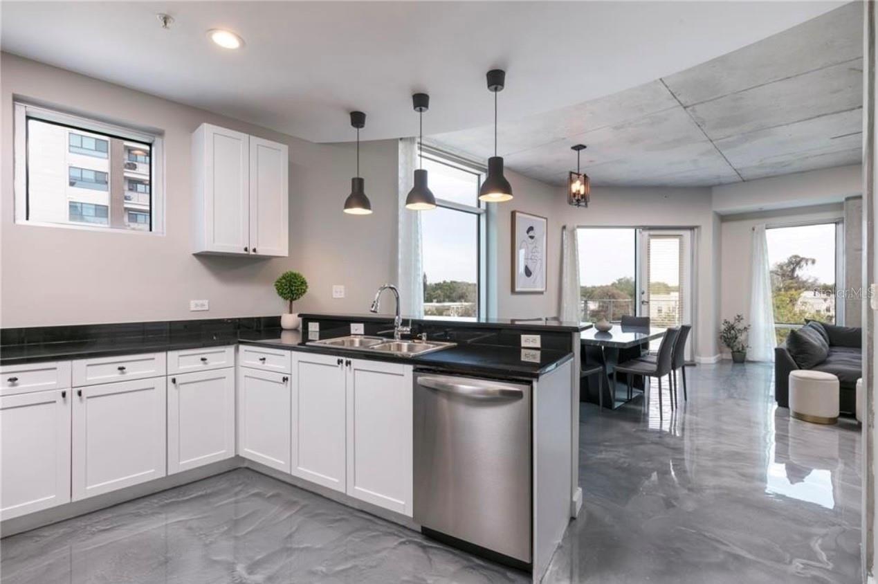 Image 17 of 40 For 525 Jackson Street 401