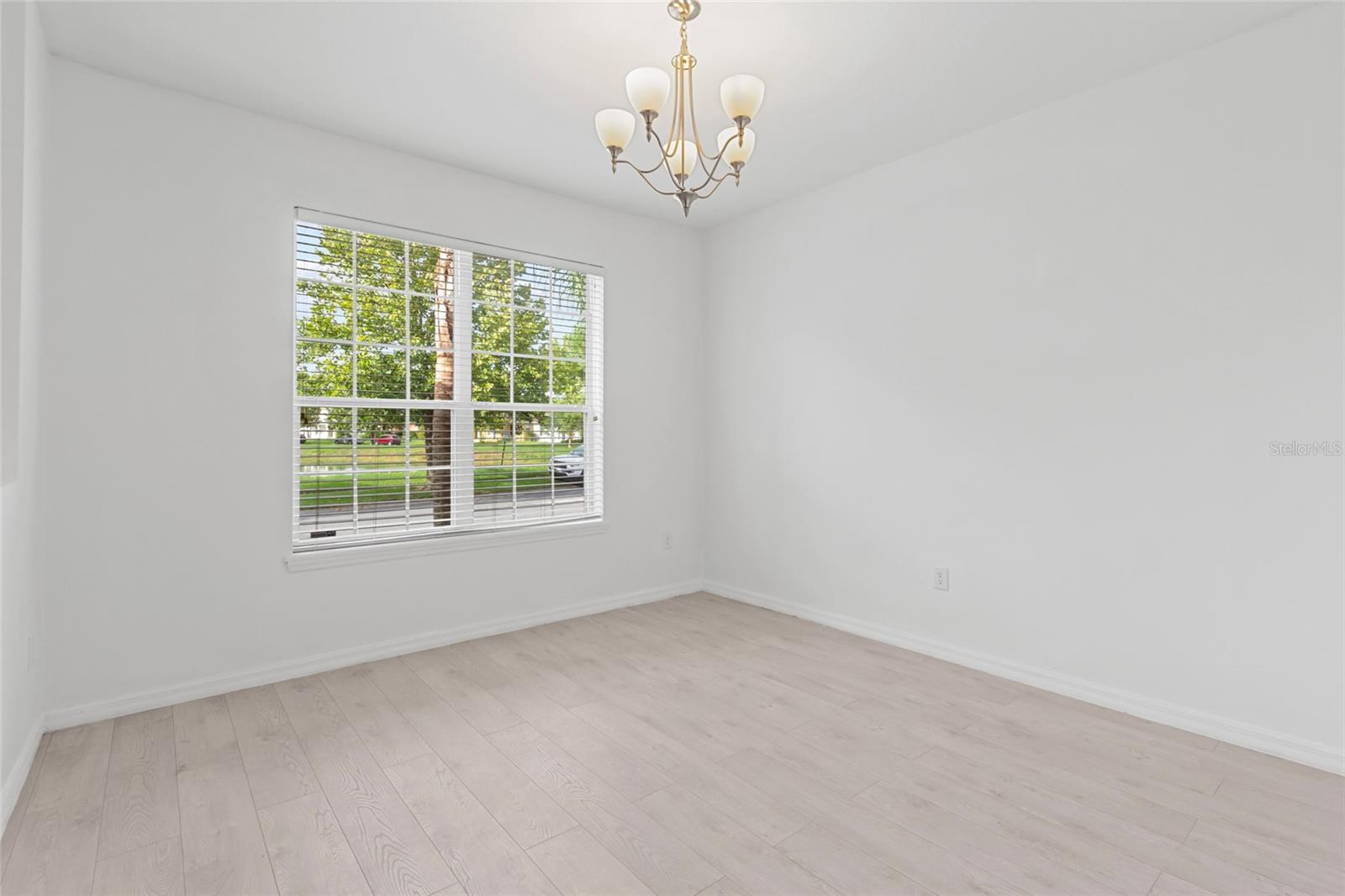 Image 14 of 52 For 3000 Stonington Run