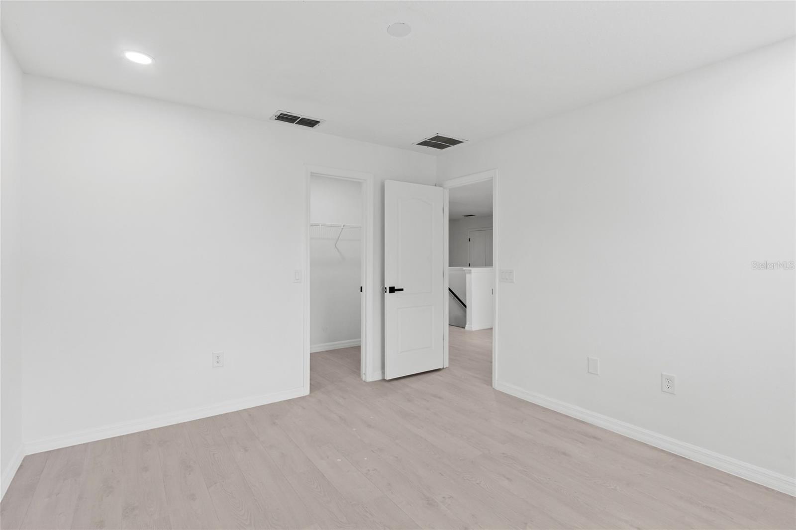 Image 43 of 52 For 3000 Stonington Run