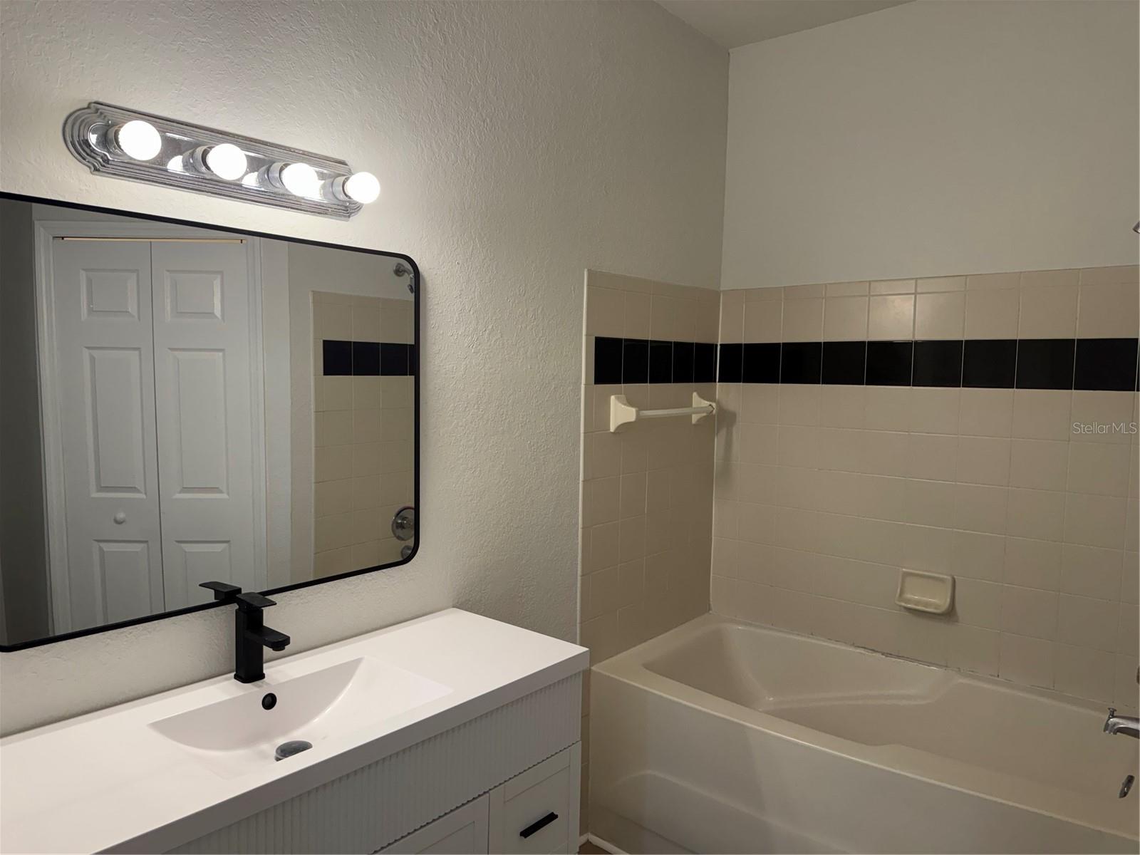 Image 17 of 23 For 6025 Westgate Drive 2518