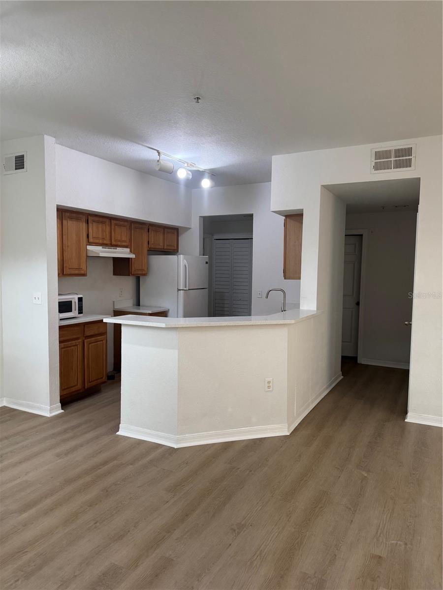 Image 5 of 23 For 6025 Westgate Drive 2518