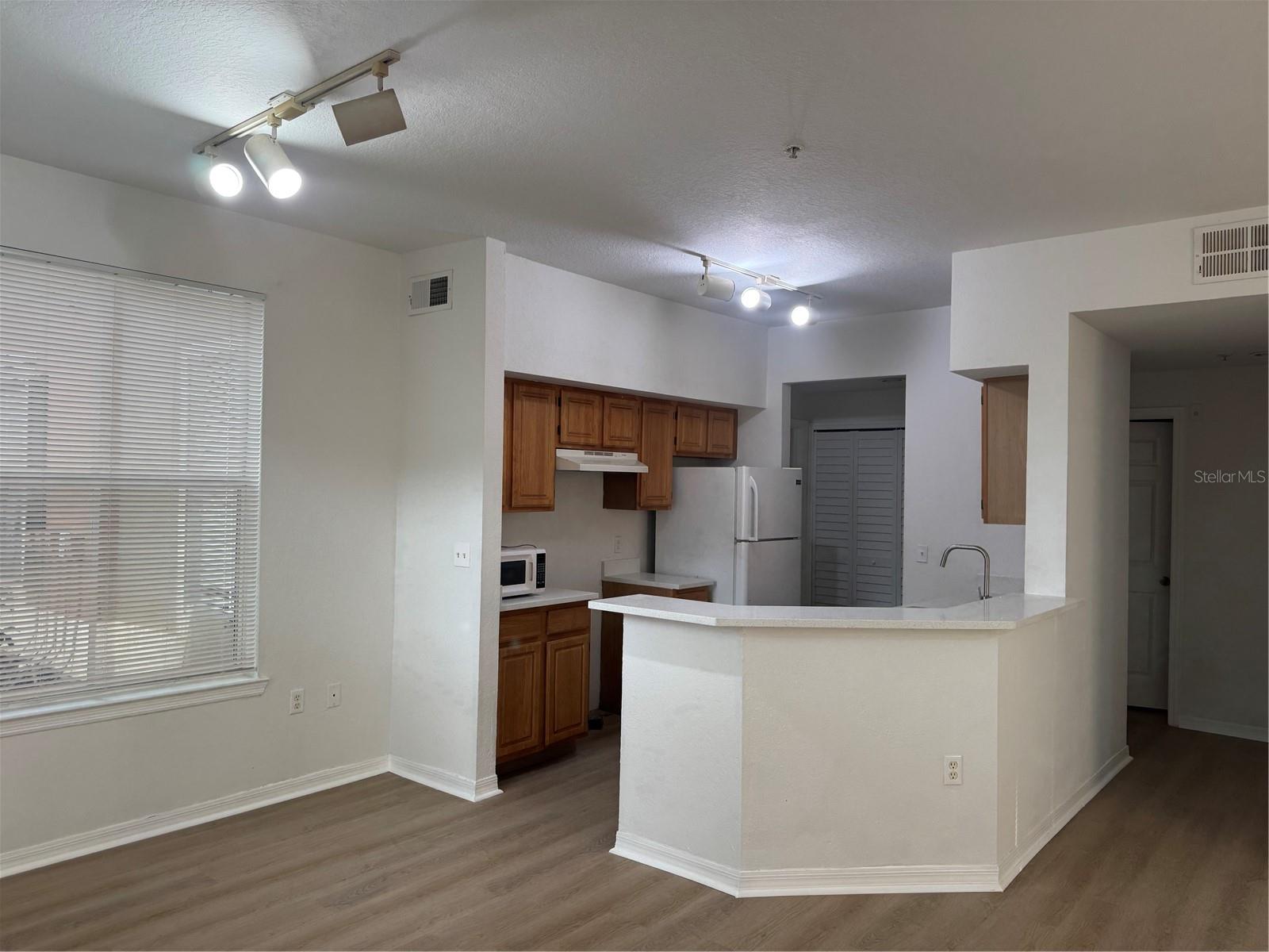 Image 7 of 23 For 6025 Westgate Drive 2518