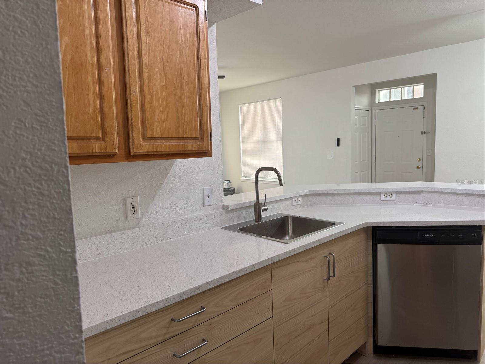 Image 9 of 23 For 6025 Westgate Drive 2518