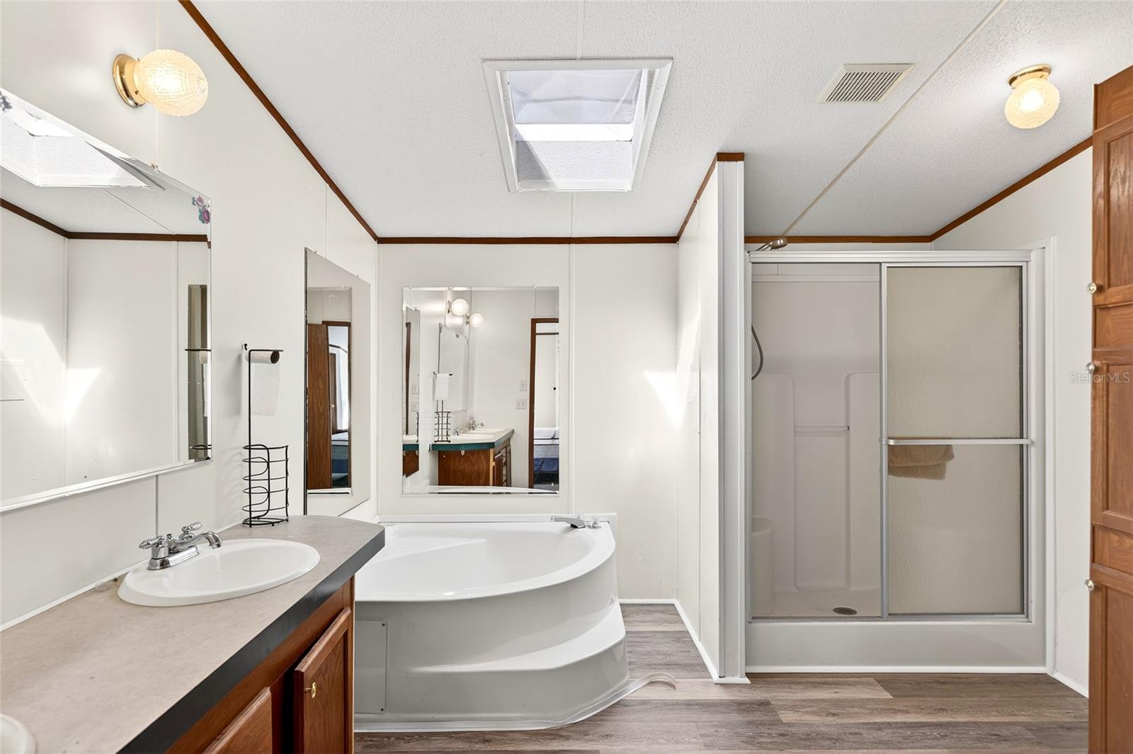 Image 18 of 56 For 10427 8th Lane