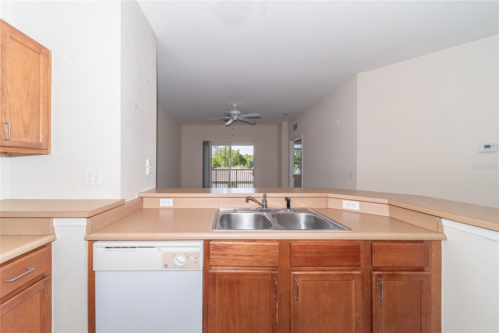 Listing photo id 10 for 8225 Claire Ann Drive 202