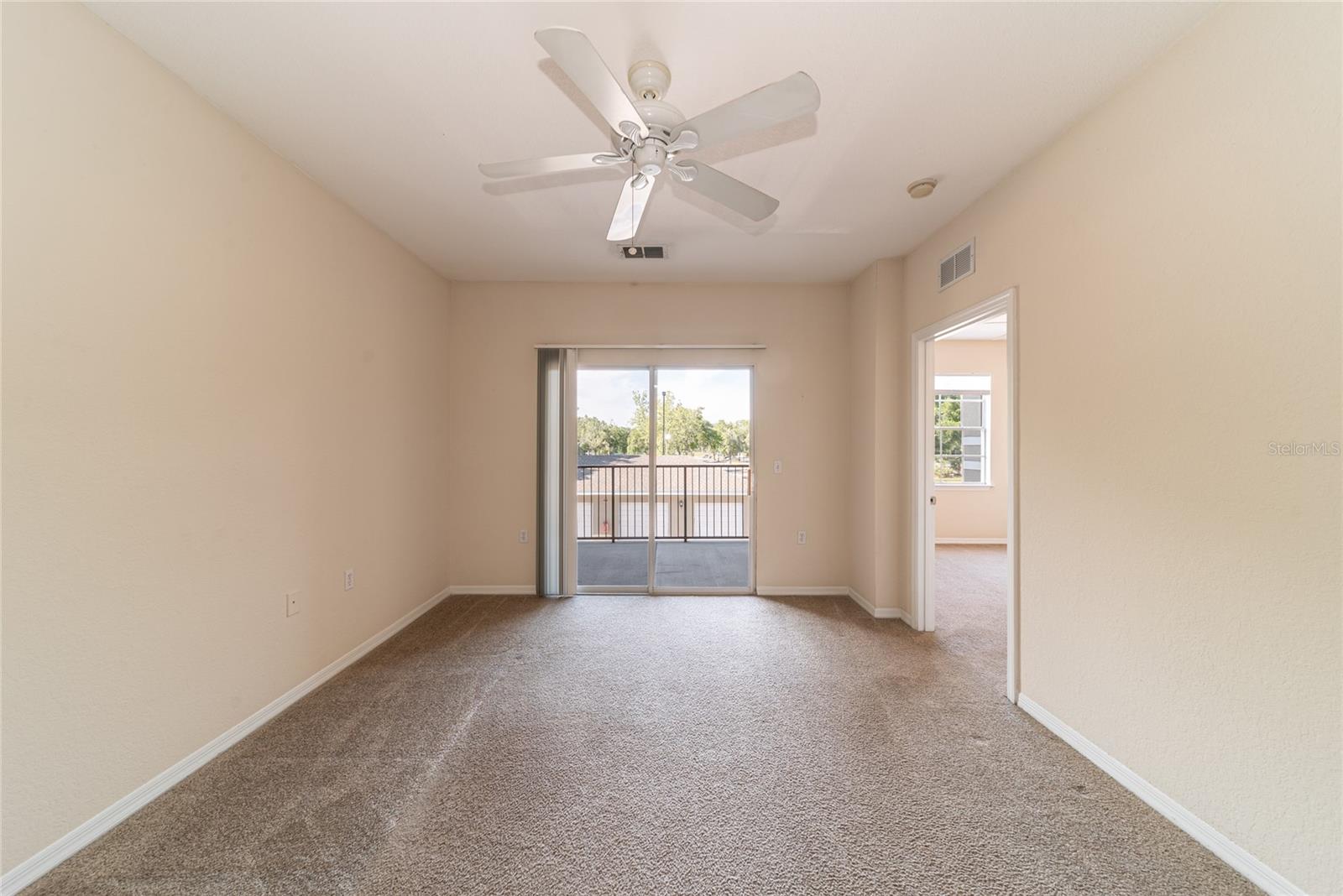 Listing photo id 11 for 8225 Claire Ann Drive 202