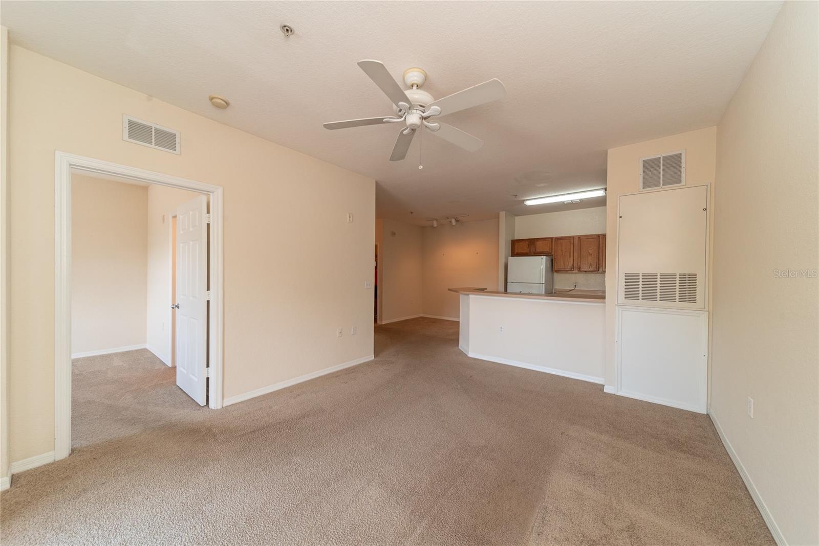 Listing photo id 13 for 8225 Claire Ann Drive 202