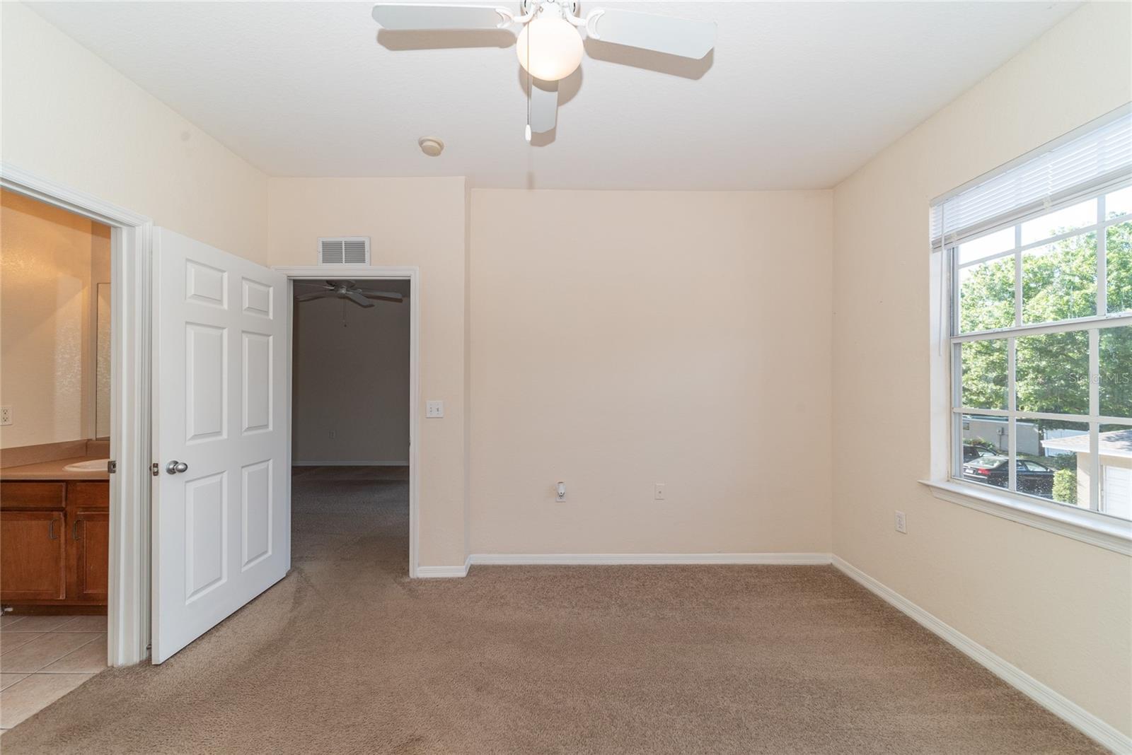 Listing photo id 19 for 8225 Claire Ann Drive 202