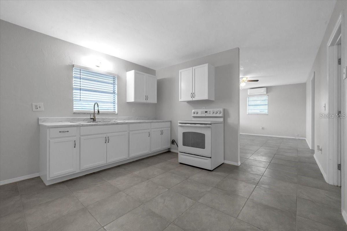 Image 6 of 12 For 1099 Hargrave Drive N