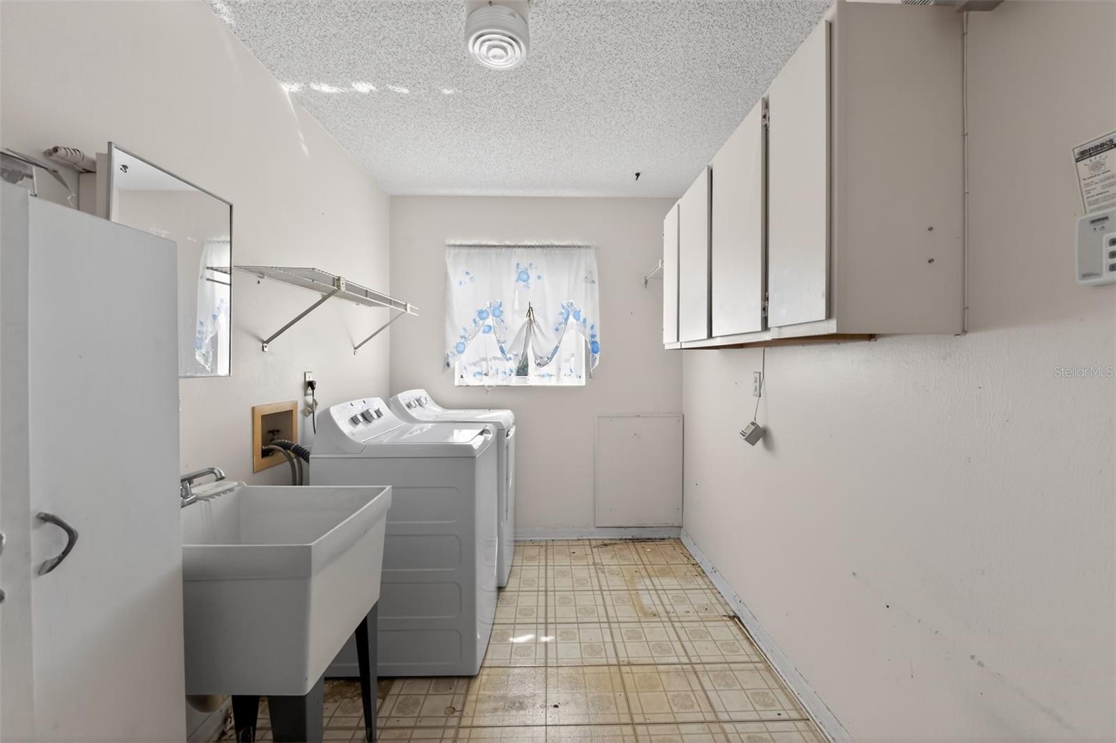 Image 27 of 31 For 2121 Meadowlark Lane