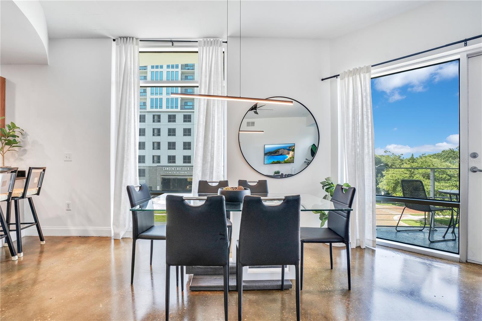 Image 17 of 46 For 525 Jackson Street 301