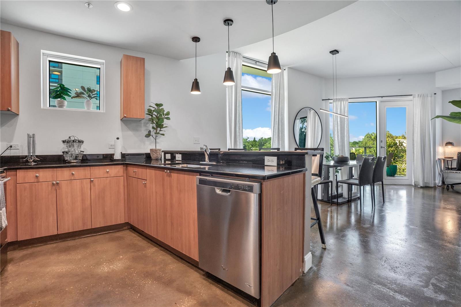 Image 22 of 46 For 525 Jackson Street 301