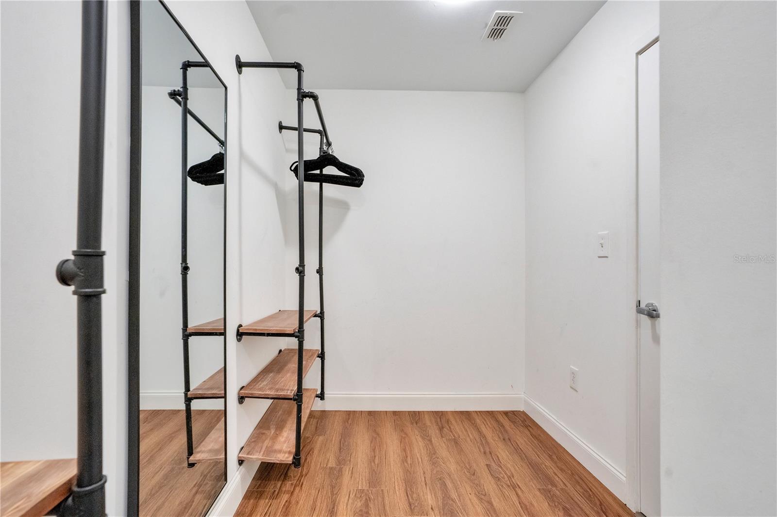 Image 28 of 46 For 525 Jackson Street 301