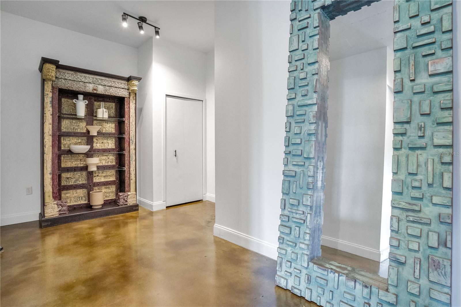 Image 7 of 46 For 525 Jackson Street 301