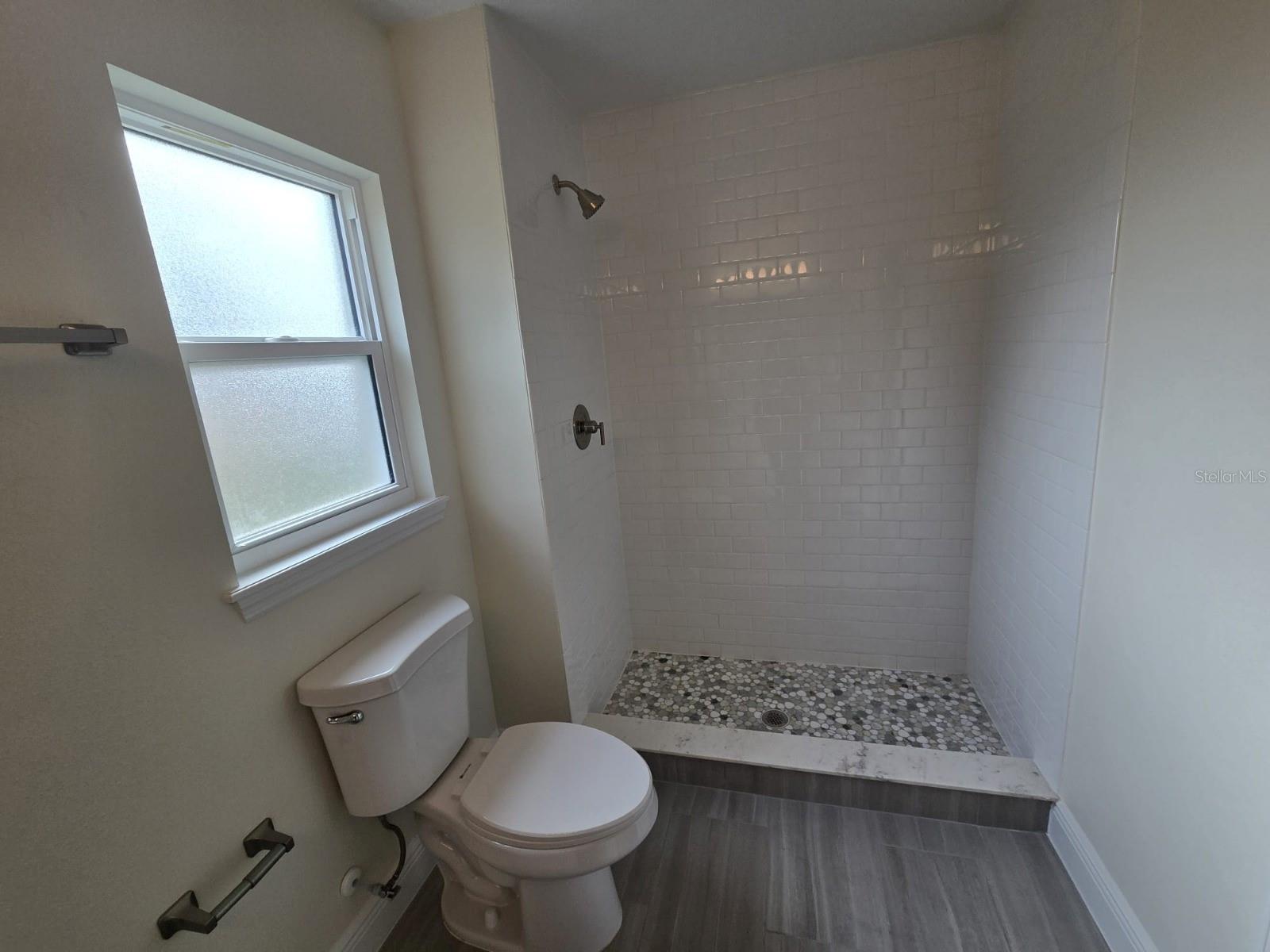 Image 6 of 13 For 560 Sumner Avenue