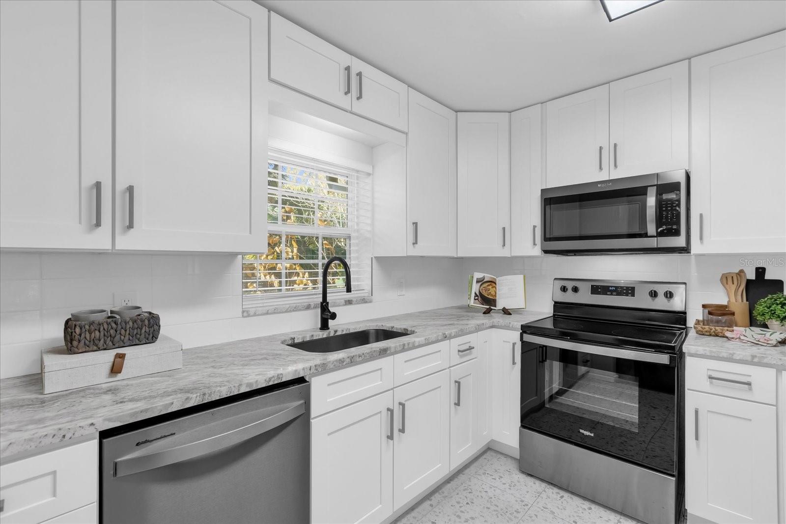 Image 7 of 22 For 1028 Lake Bell Drive