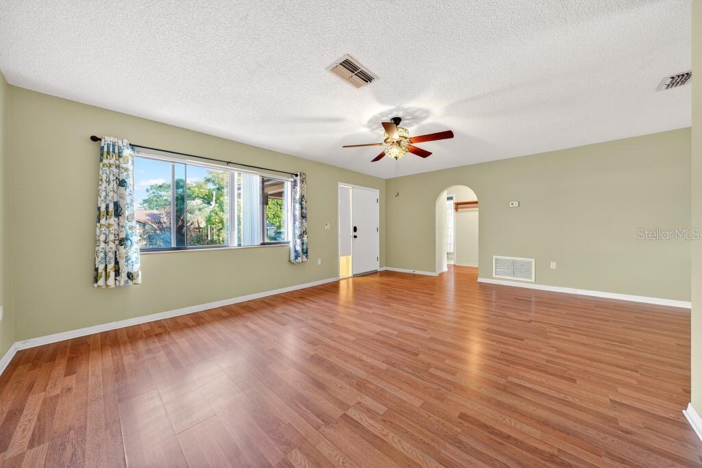 Image 3 of 62 For 2475 Parkview Avenue