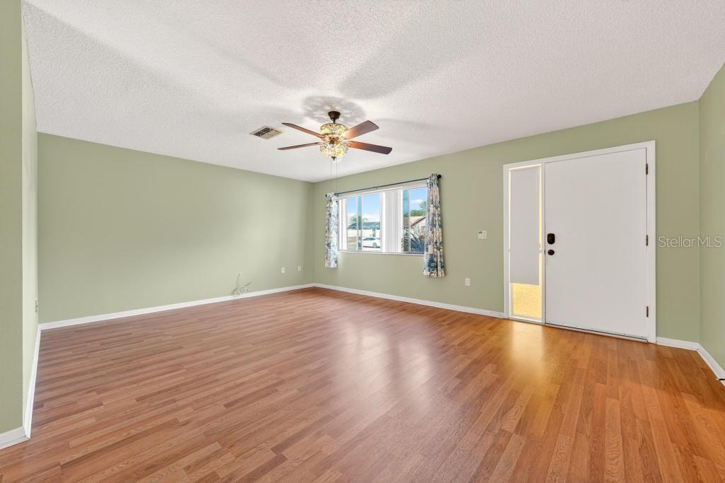 Image 4 of 62 For 2475 Parkview Avenue