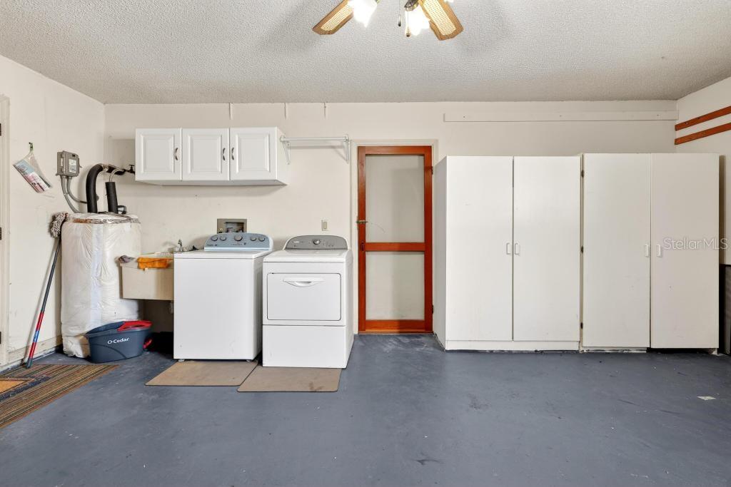 Image 42 of 62 For 2475 Parkview Avenue