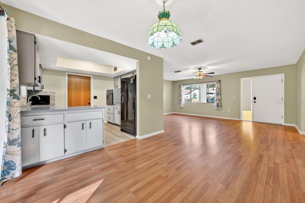 Image 8 of 62 For 2475 Parkview Avenue