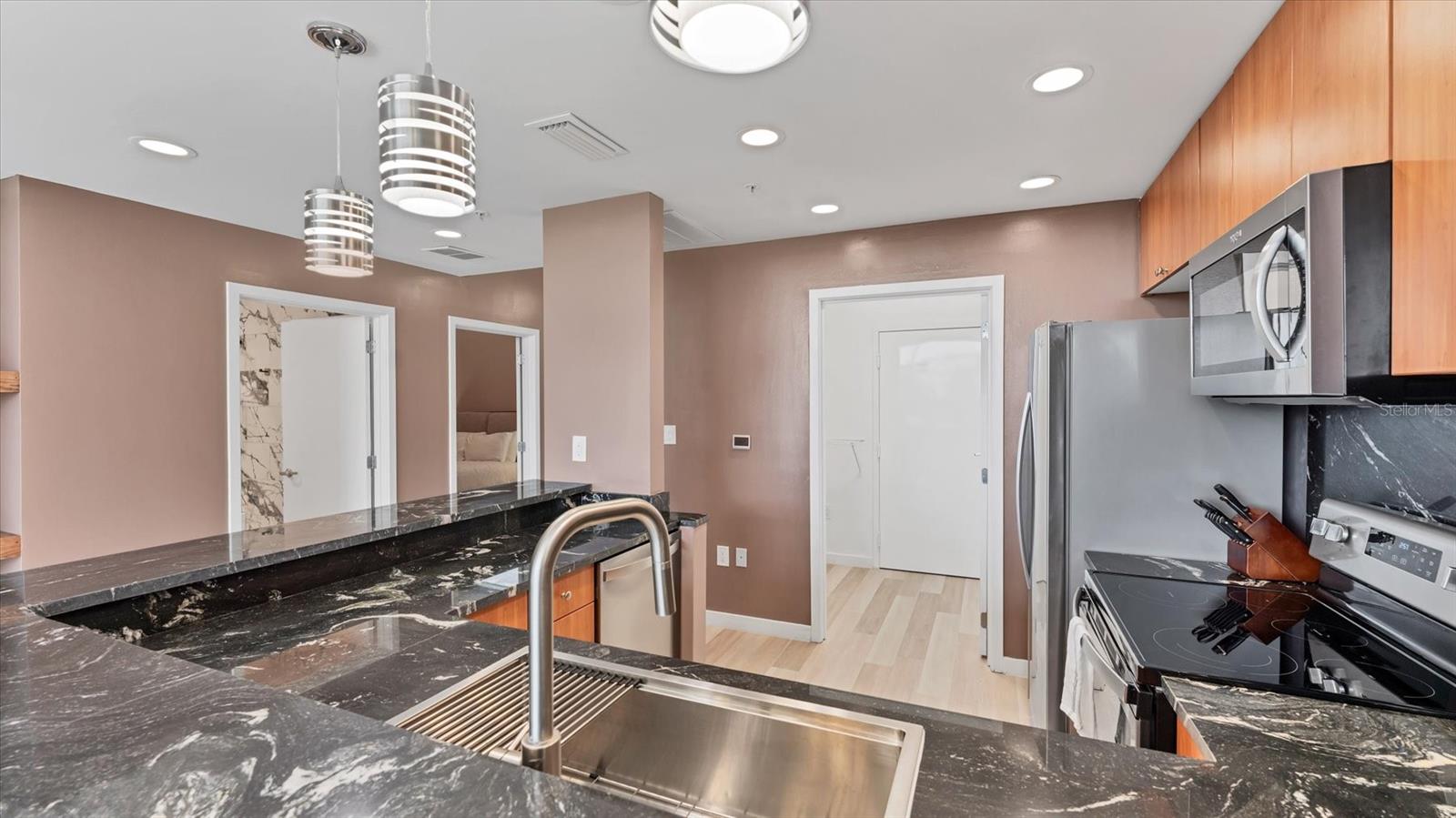 Image 16 of 52 For 525 Jackson Street 506