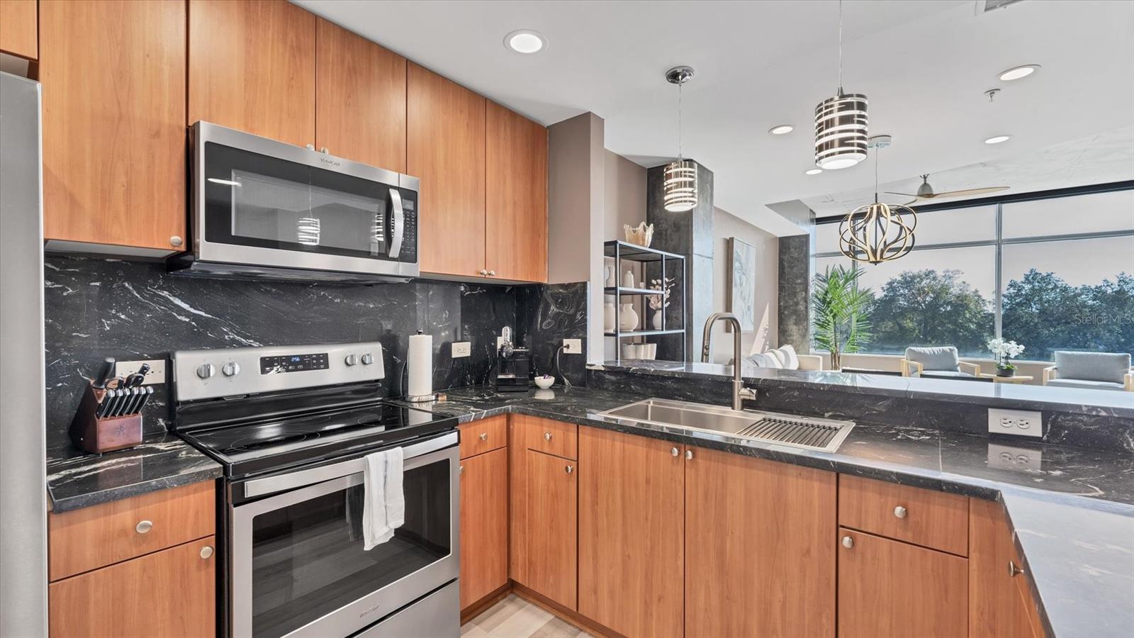 Image 19 of 52 For 525 Jackson Street 506