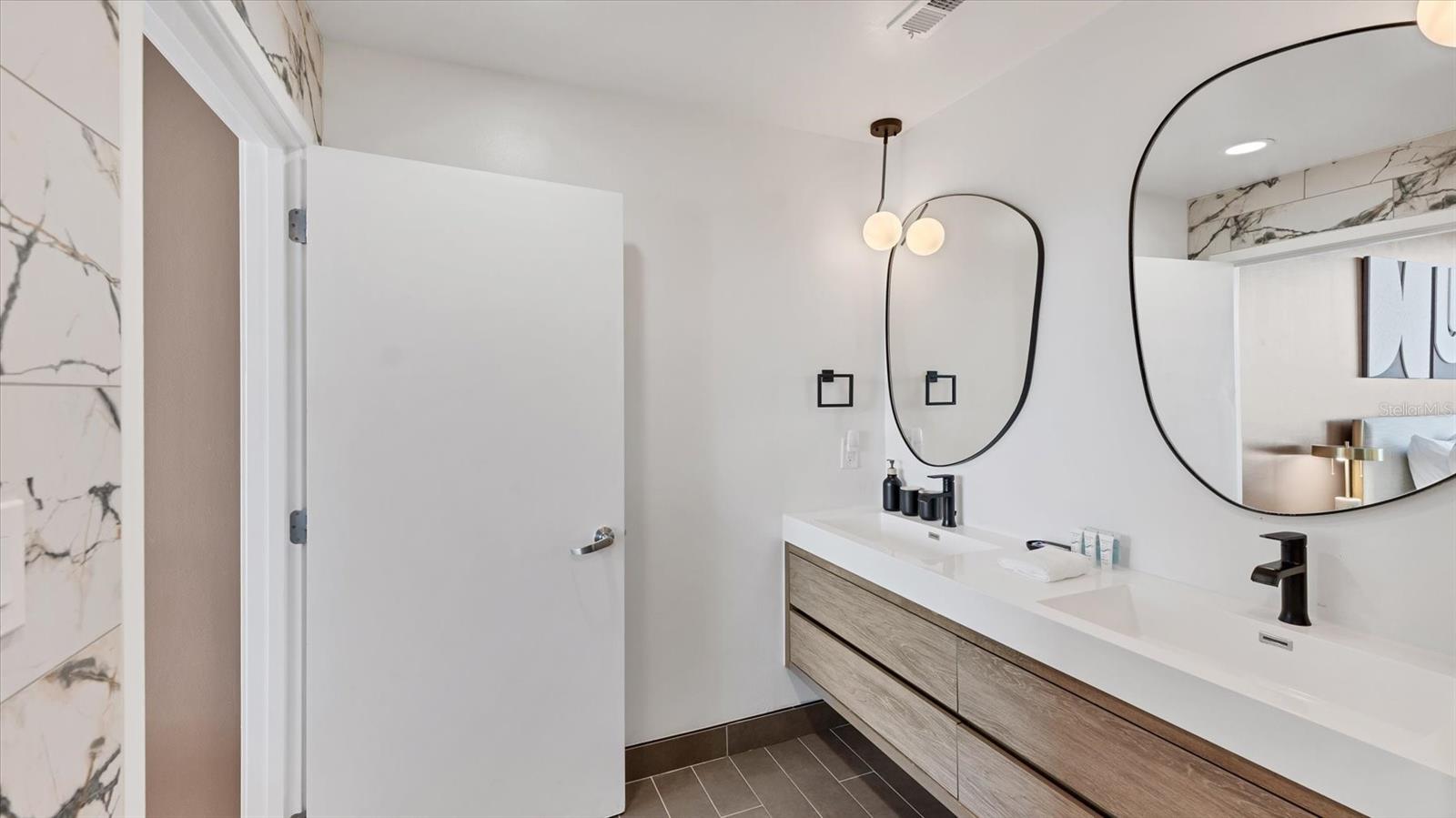 Image 25 of 52 For 525 Jackson Street 506