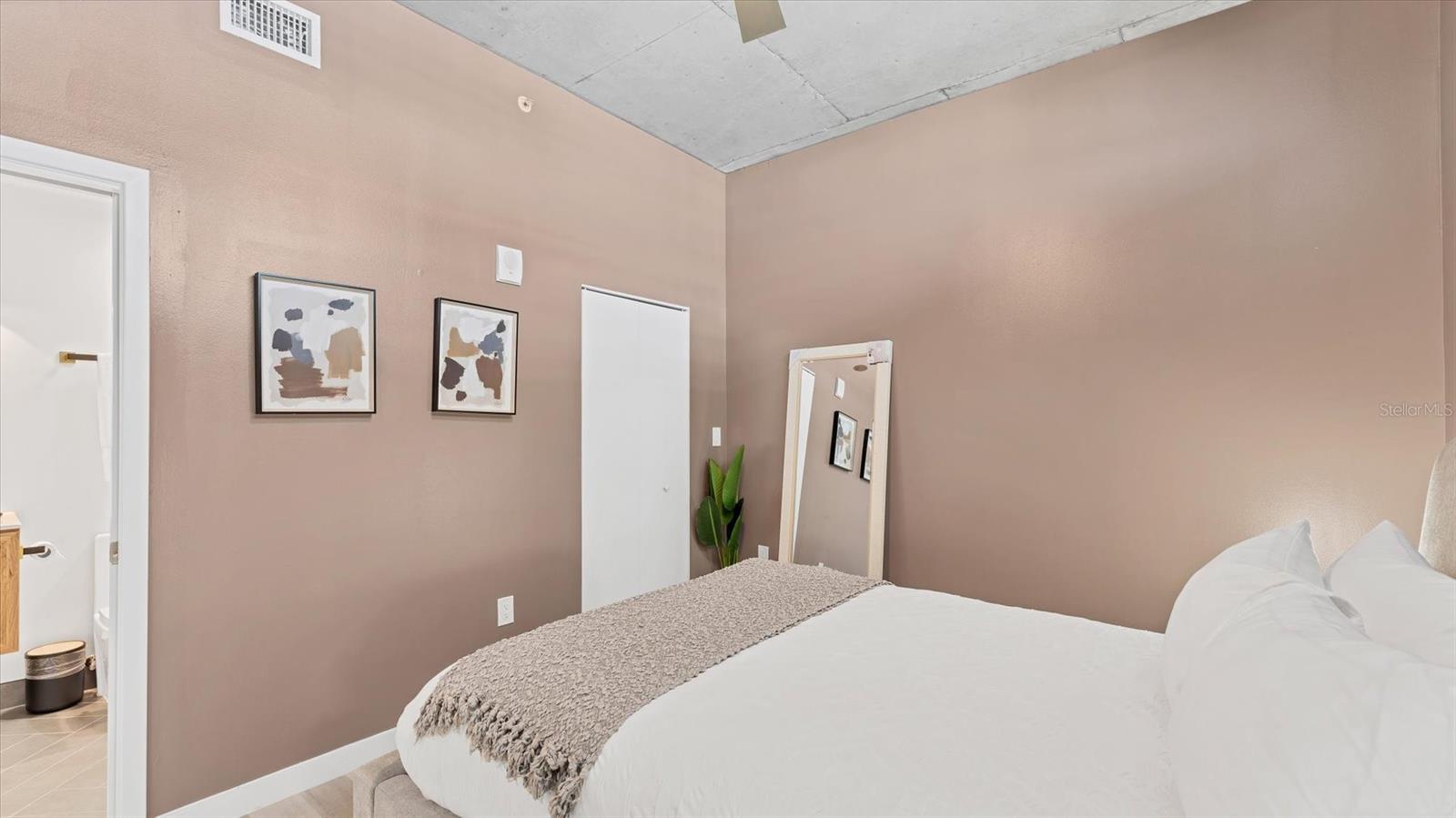 Image 29 of 52 For 525 Jackson Street 506