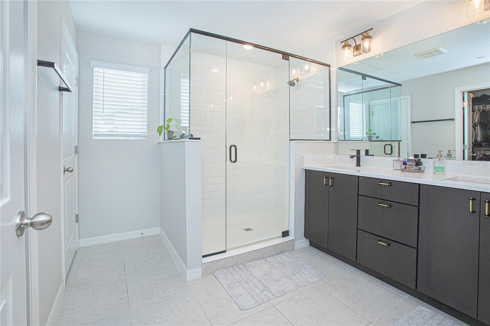 Image 13 of 37 For 12905 Gabor Avenue