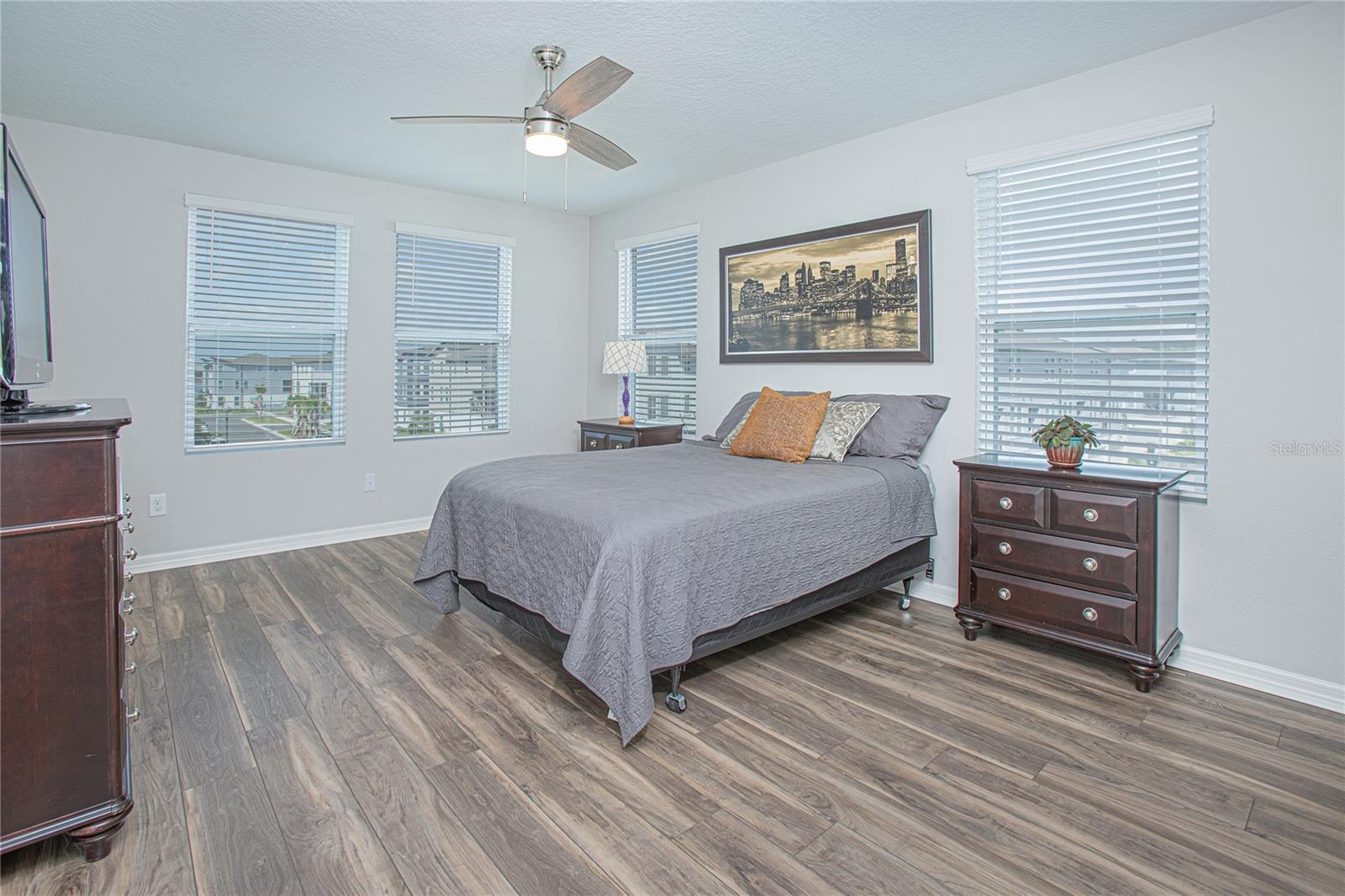 Image 14 of 37 For 12905 Gabor Avenue