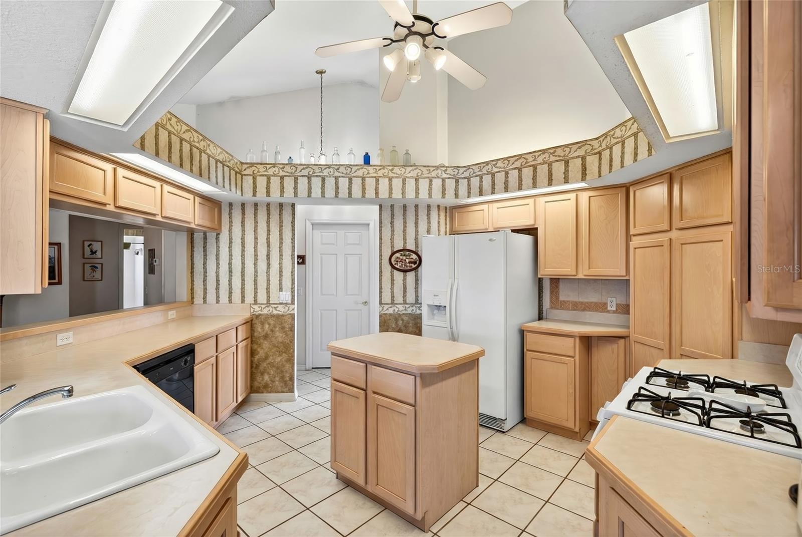 Image 21 of 38 For 2910 23rd Avenue