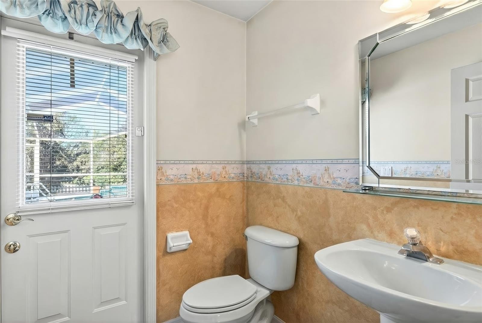 Image 32 of 38 For 2910 23rd Avenue