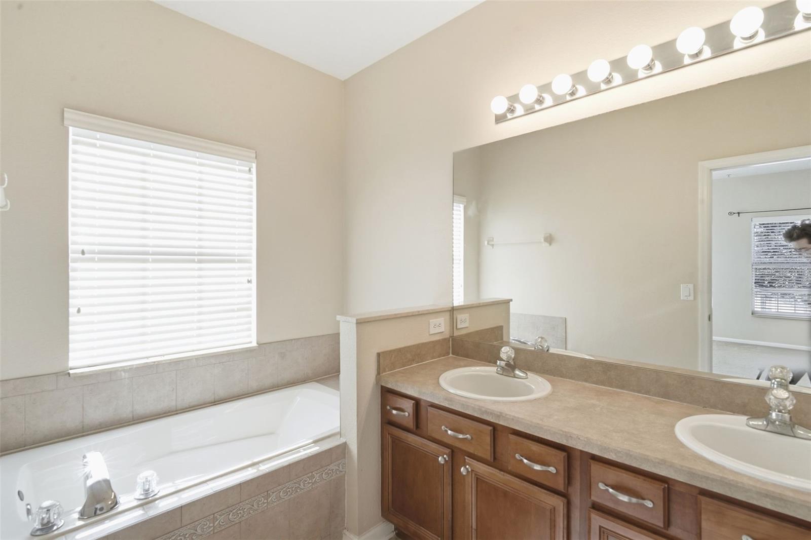 Image 21 of 42 For 8905 Silk Bay Place