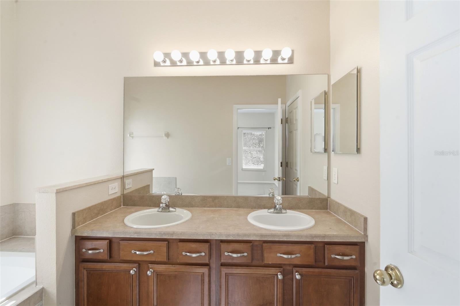 Image 22 of 42 For 8905 Silk Bay Place