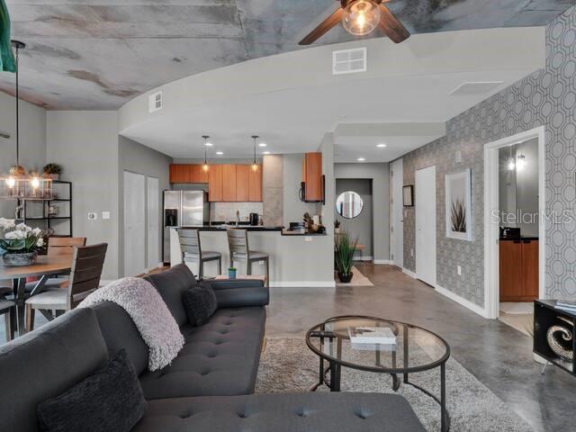 Image 14 of 51 For 525 Jackson Street 404 + 409