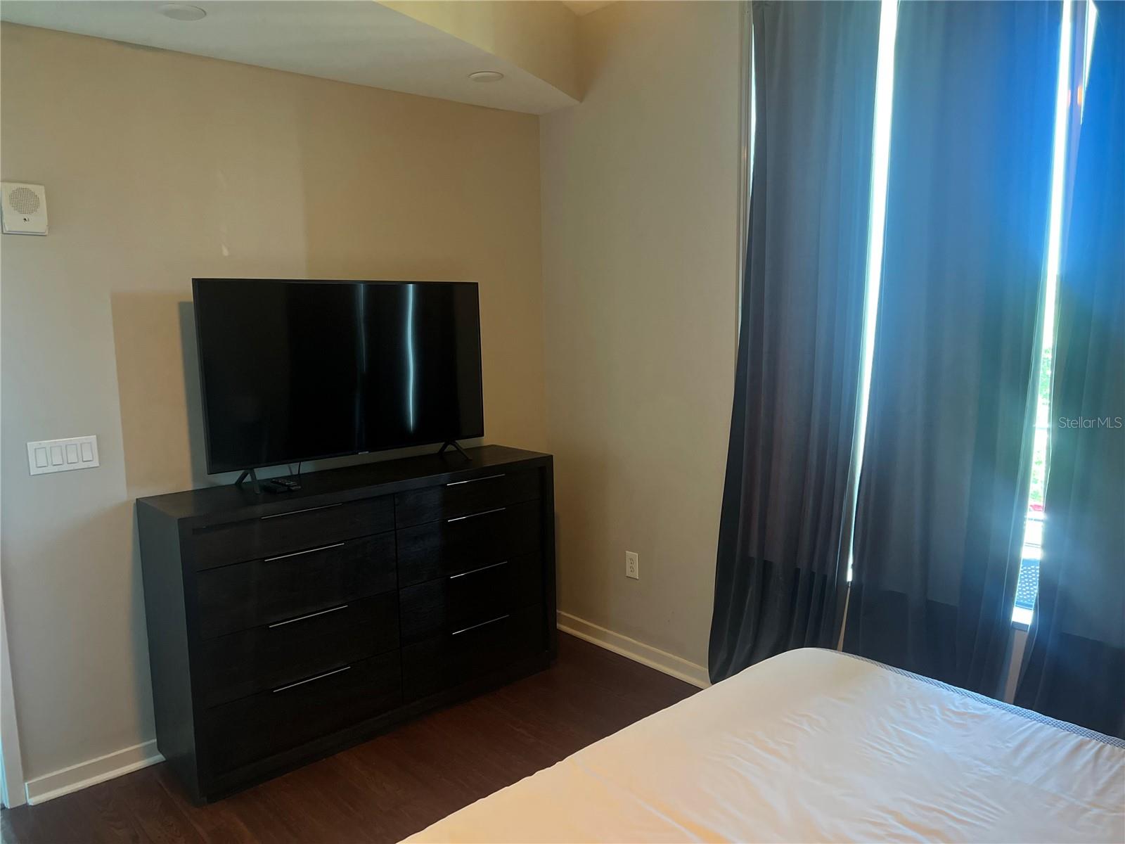 Image 29 of 51 For 525 Jackson Street 404 + 409