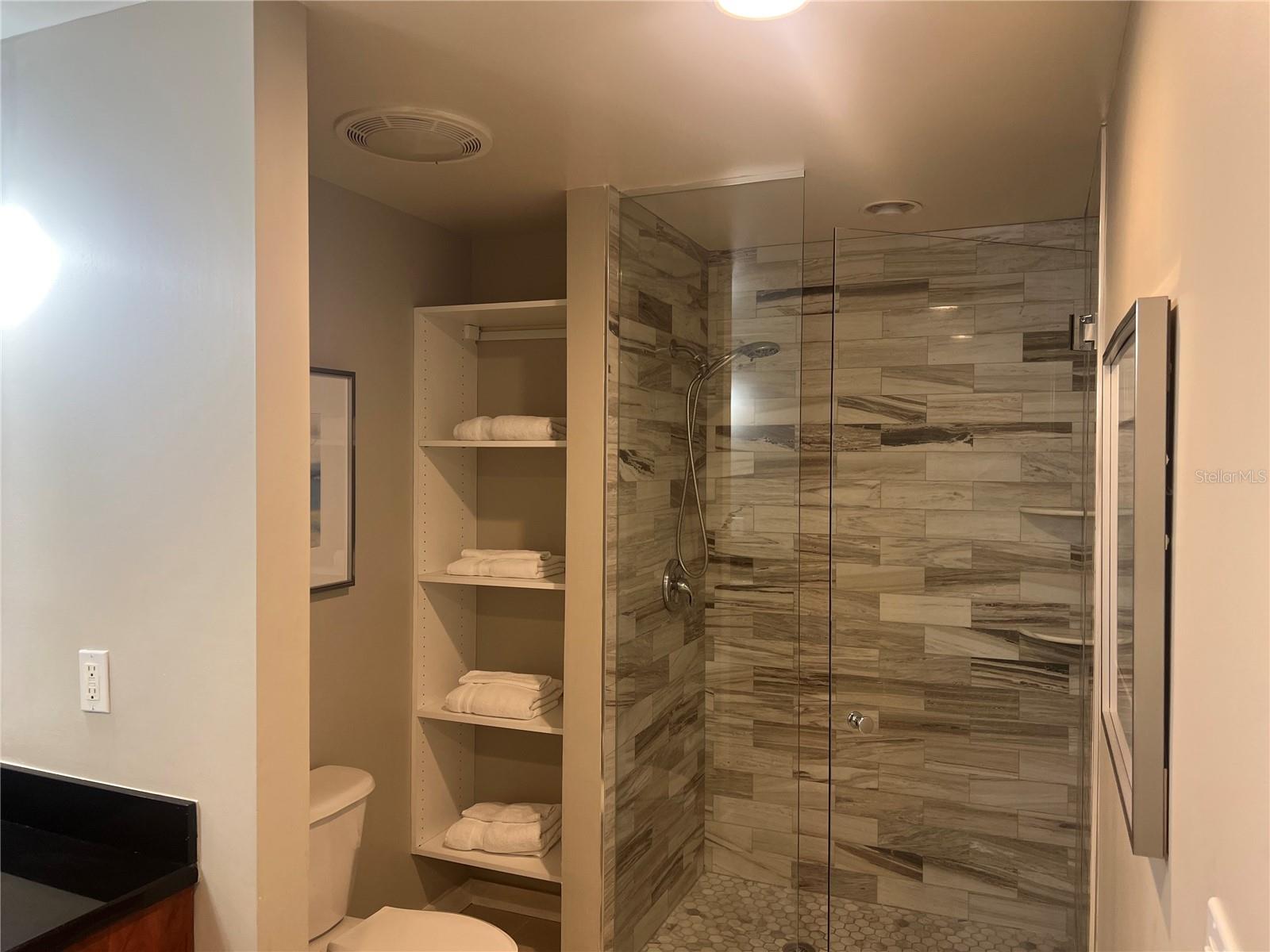 Image 30 of 51 For 525 Jackson Street 404 + 409