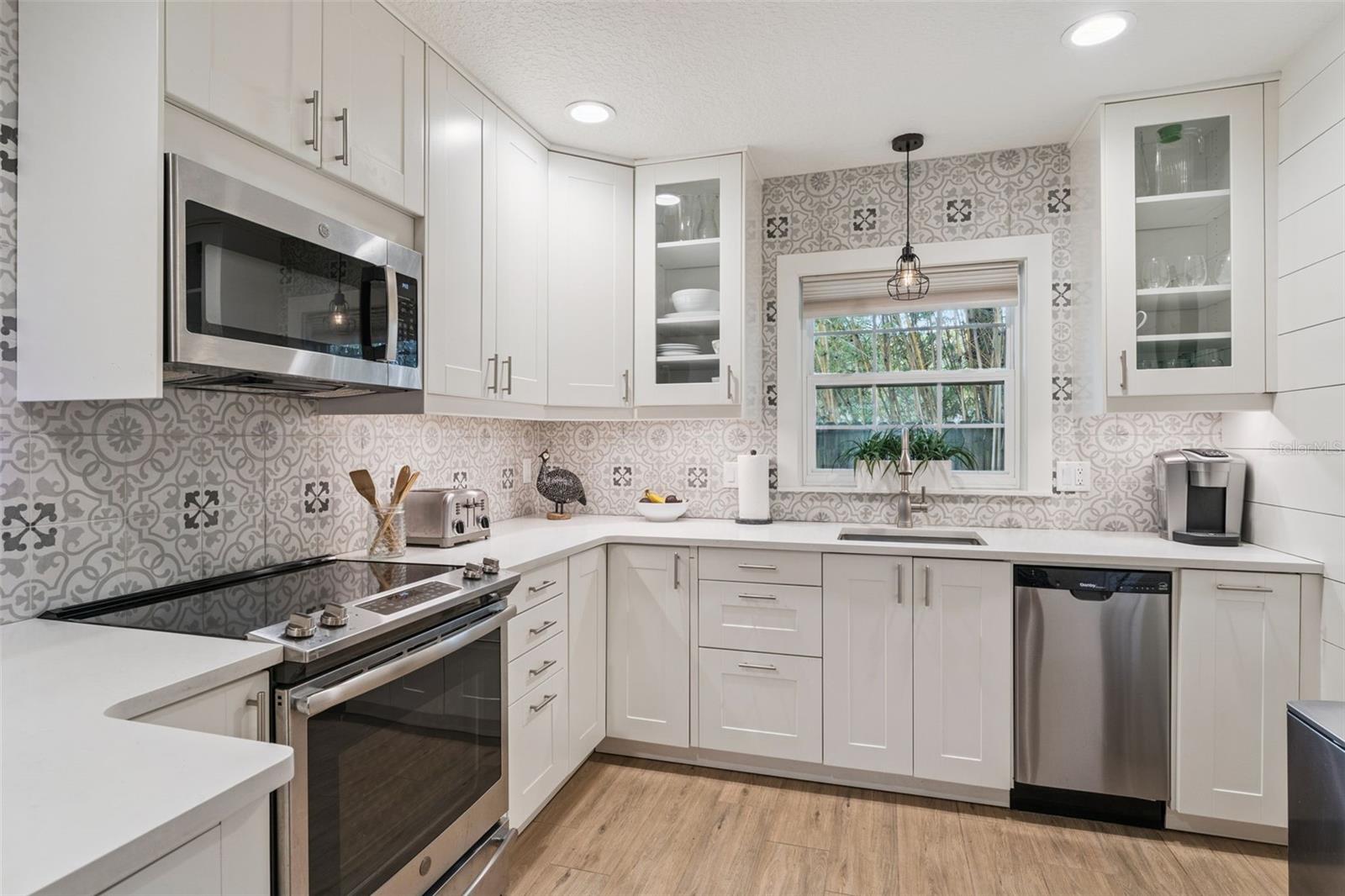 Image 6 of 34 For 2516 Helen Avenue