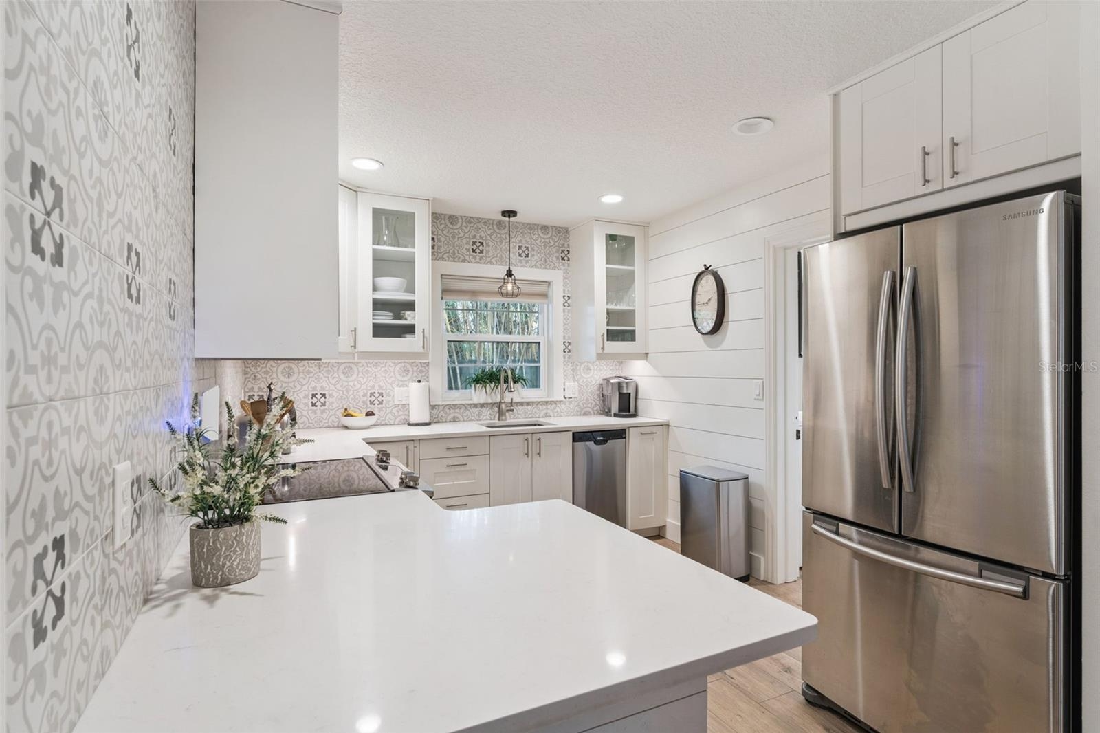 Image 7 of 34 For 2516 Helen Avenue