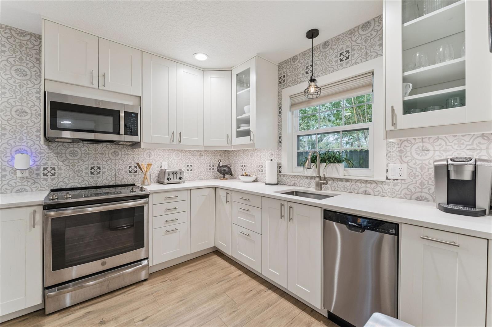 Image 8 of 34 For 2516 Helen Avenue