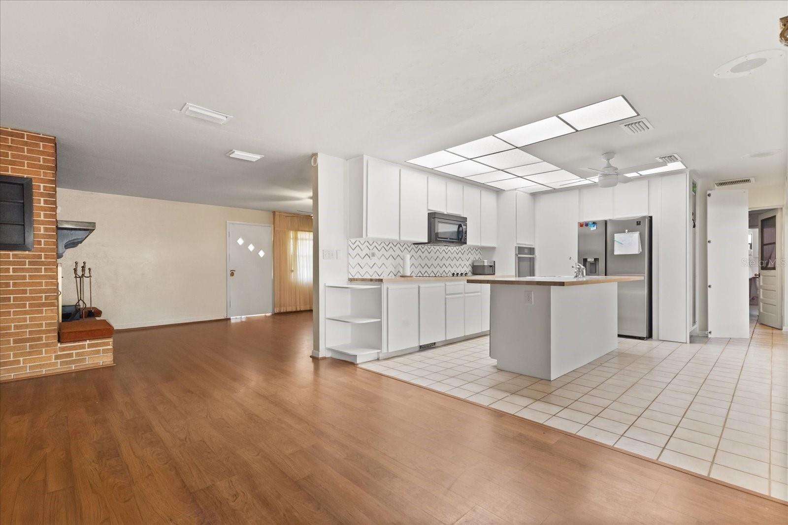 Image 4 of 21 For 5425 Lewellyn Road