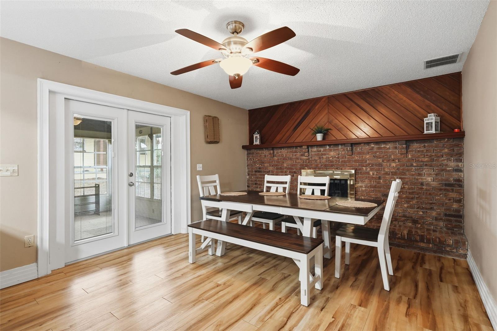 Image 18 of 42 For 244 Angeles Road