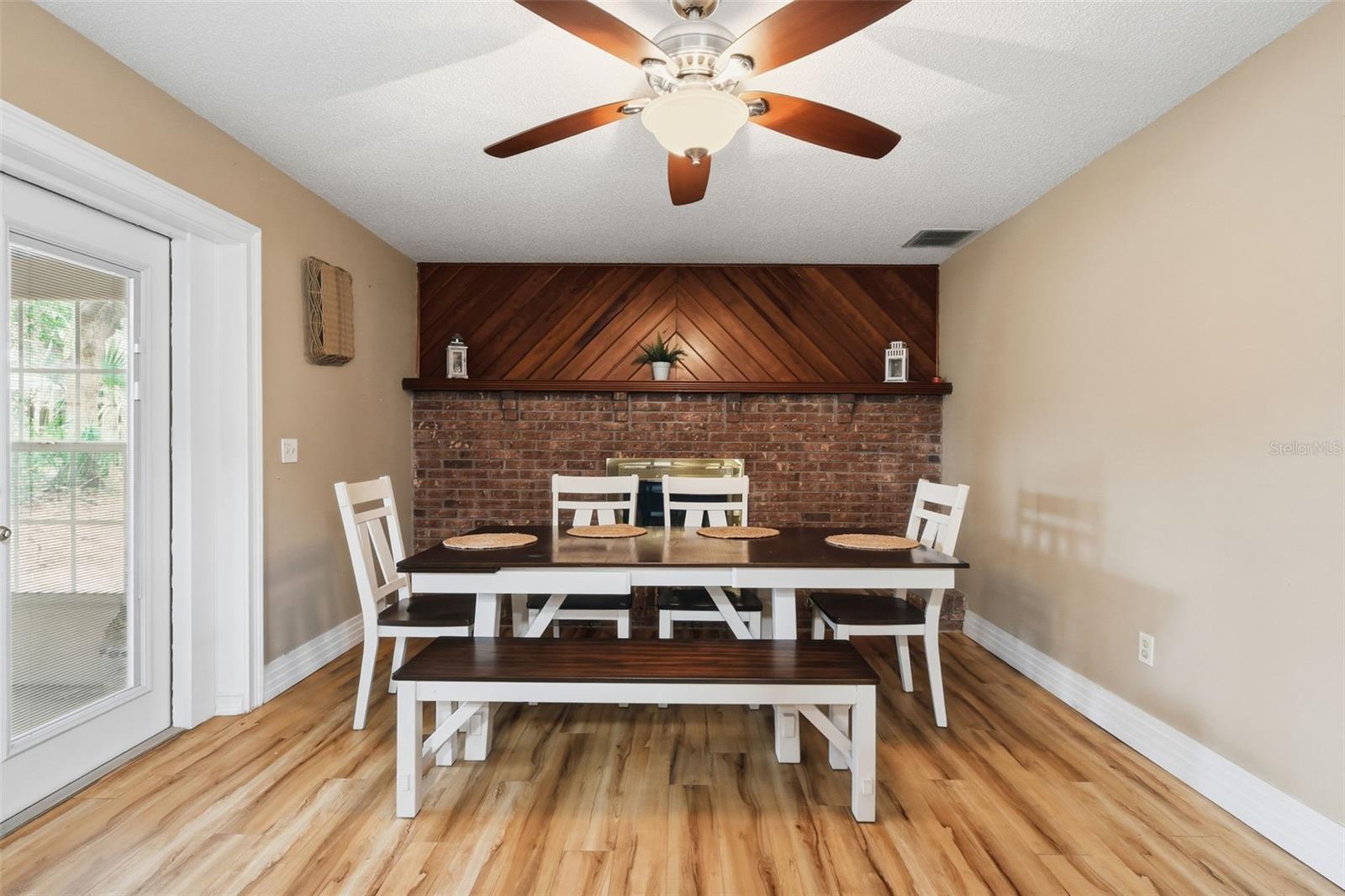 Image 19 of 42 For 244 Angeles Road