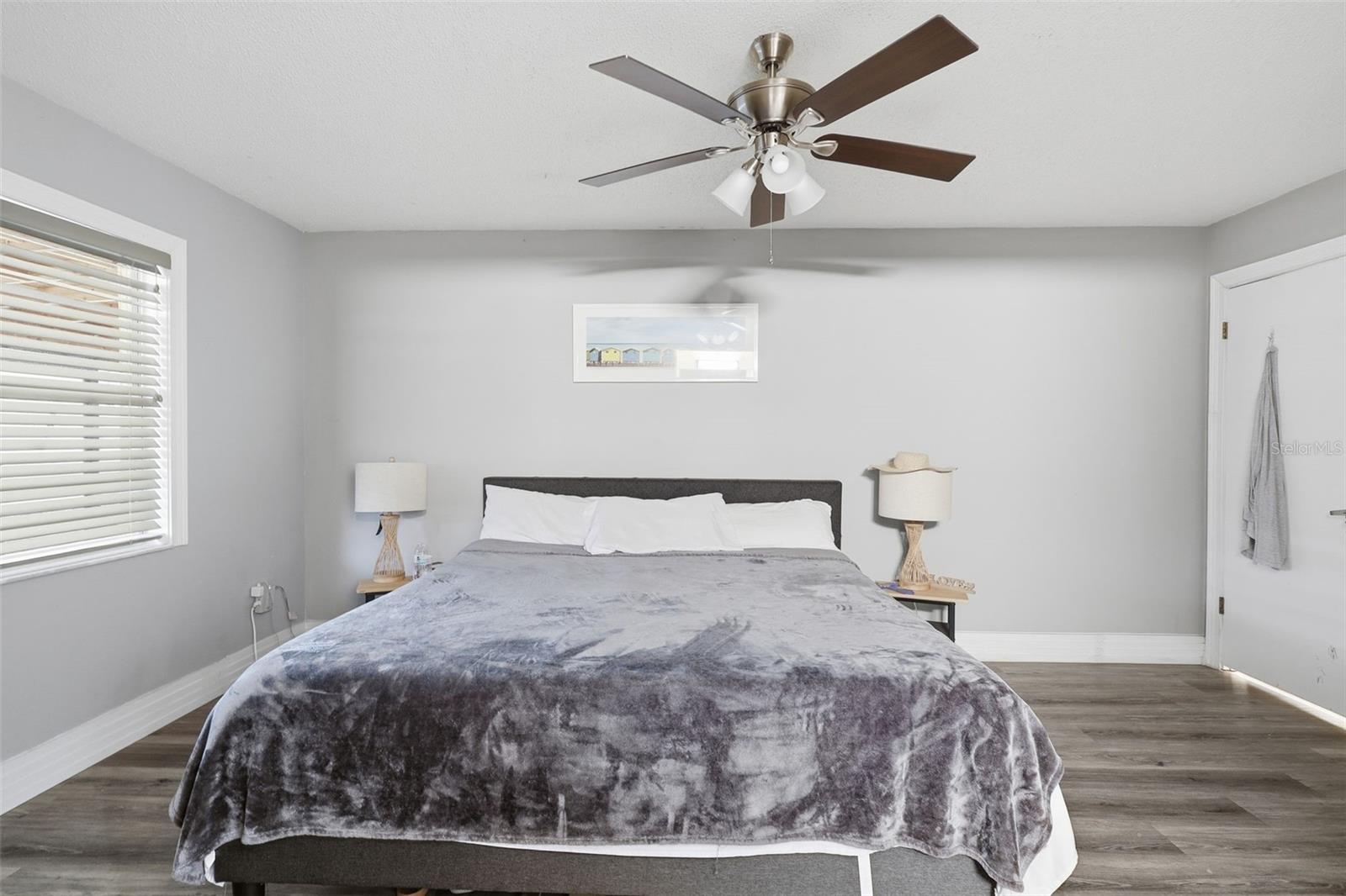 Image 26 of 42 For 244 Angeles Road