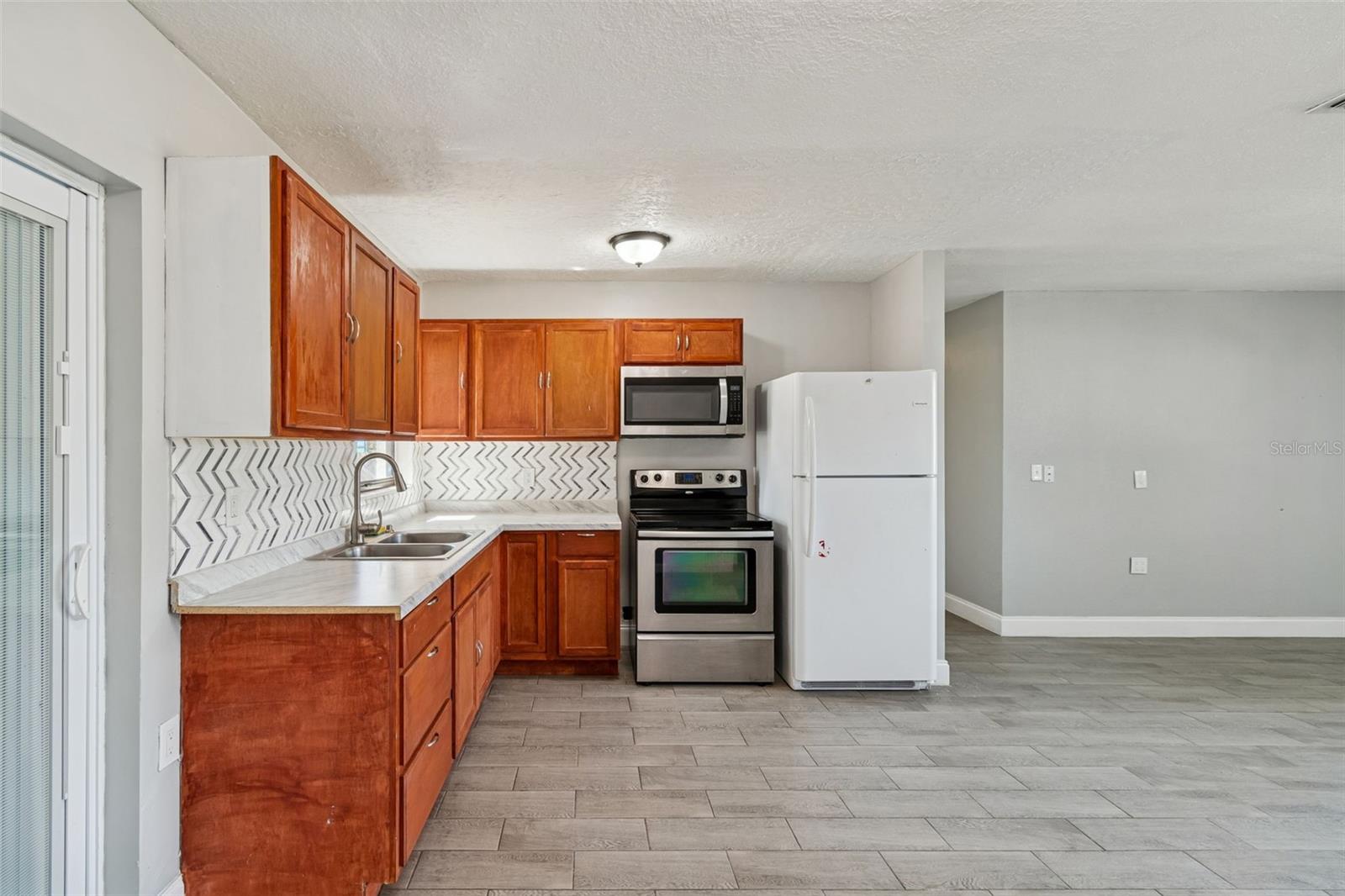 Image 10 of 50 For 1402 Rolling Green Drive