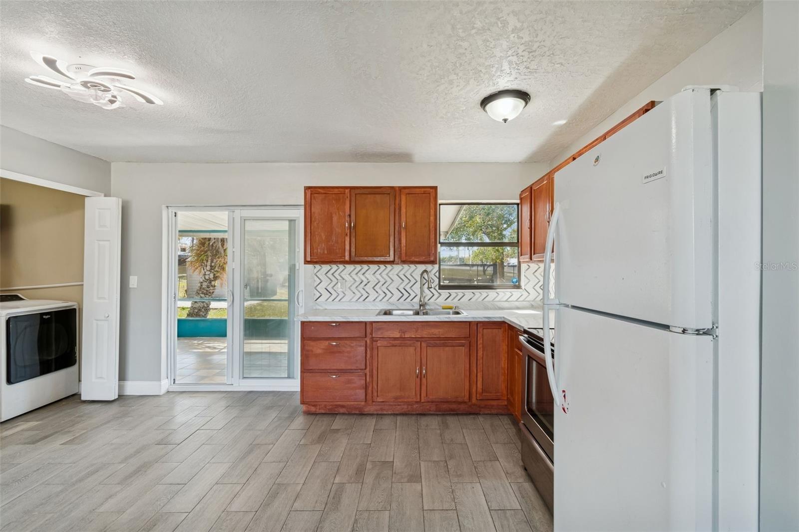 Image 11 of 50 For 1402 Rolling Green Drive